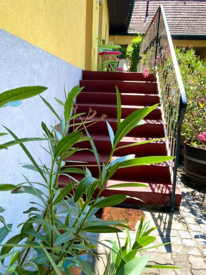 Gemutliches Zimmer Im Innenhof Jois Exterior photo